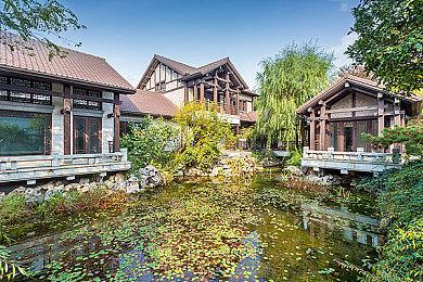 国产真人互动游戏《完蛋 我被美女包围》10月18发售